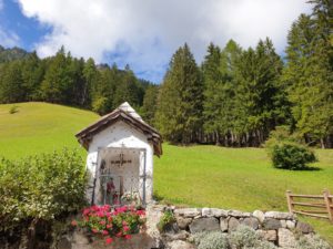 Predigt zu 2. Petrus 3,10-18 Ewigkeitssonntag Ewigkeit Tod Sterben Hoffnung Jesus Christus Impuls der Woche Wegkreuz zum Ausruhen in Südtirol Pufels Ausruhen und Konzentration bei Jesus im Glauben suchen und finden